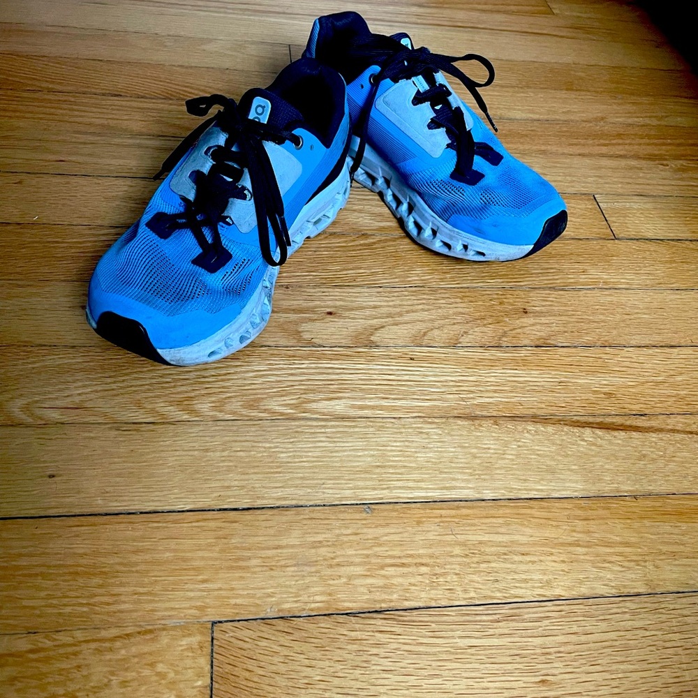 On Cloud Running Shoes size 7.5 color magnate/marina